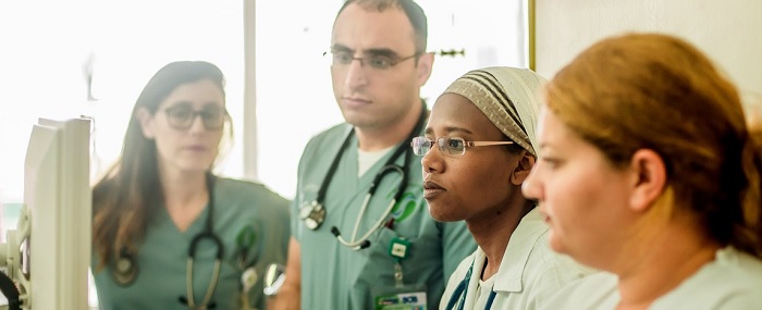 צוות רפואי בבית החולים האוניברסיטאי סורוקה