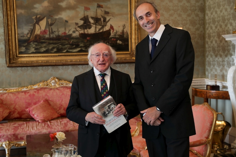 פרופ' גיא ביינר ונשיא אירלנד, מייקל די היגינס |  צילום: Maxwell Photography​