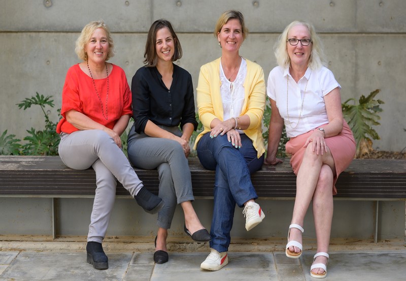 חברות צוות המחקר, מימין לשמאל: ד״ר סתיו שפירא, ד״ר דפנה ישועה-כ״ץ, פרופ׳ לימור אהרנסון-דניאל, פרופ׳ אורלי שריד