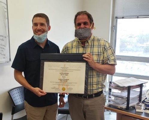 Jonathan-Mosery-receives-diploma-from-Prof.-Alan-Jotkowitz.jpg