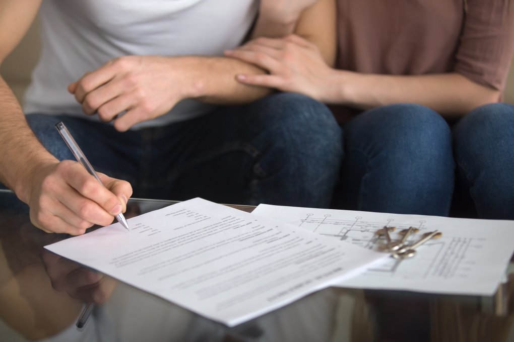 SIgning_Contract.jpg