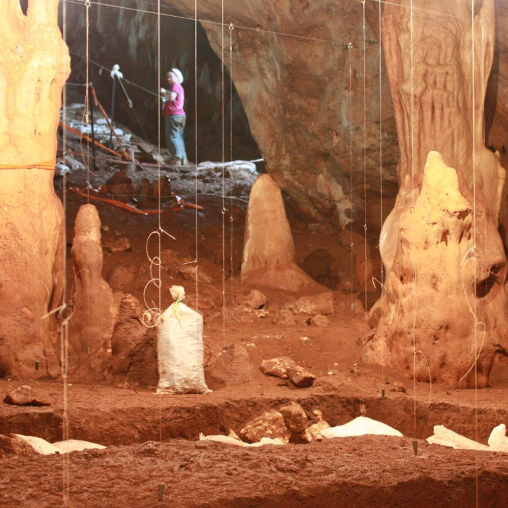 Manot Cave.jpg